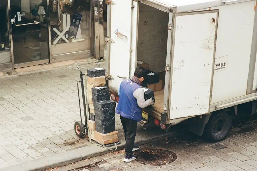 Perth Removalists truck and crew